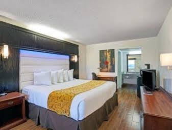 Days Inn By Wyndham Jacksonville South Memorial Hospital Esterno foto